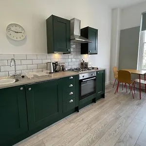  Apartment Explore The Cotswolds, Modern, Parking,