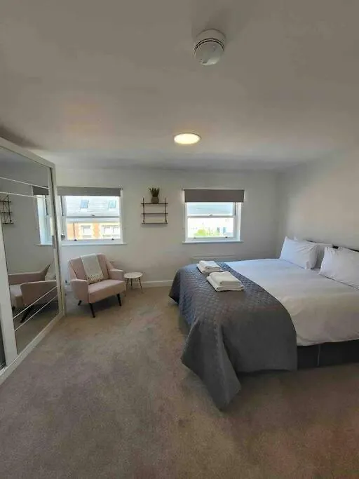 Holiday home 5 Bed Modern Cheltenham Town Centre Home