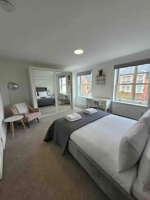 5 Bed Modern Cheltenham Town Centre Home